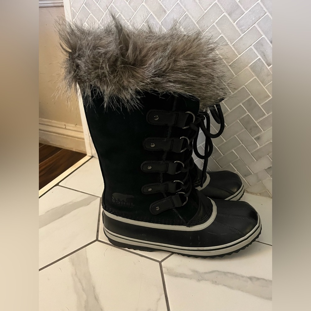 Sorel Joan of Arctic Black Lace-Up Winter Boots with Faux Fur Cuff